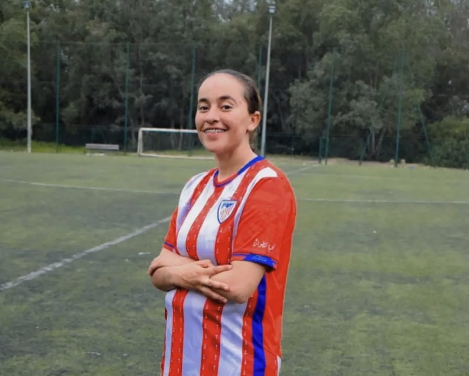 Faten Omar Ben El Azizi, jogadora de 26 anos da liga regional do Marrocos, morreu junto com pelo menos outras 141 pessoas ao tentar chegar a Ceuta.