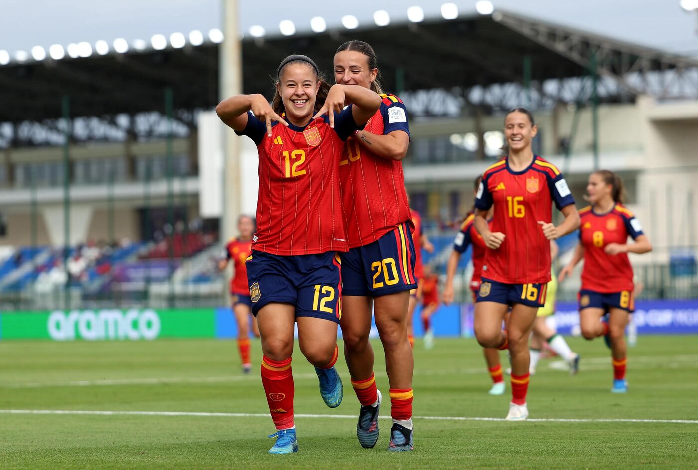 Espanha e EUA são destaques no encerramento da fase de grupos