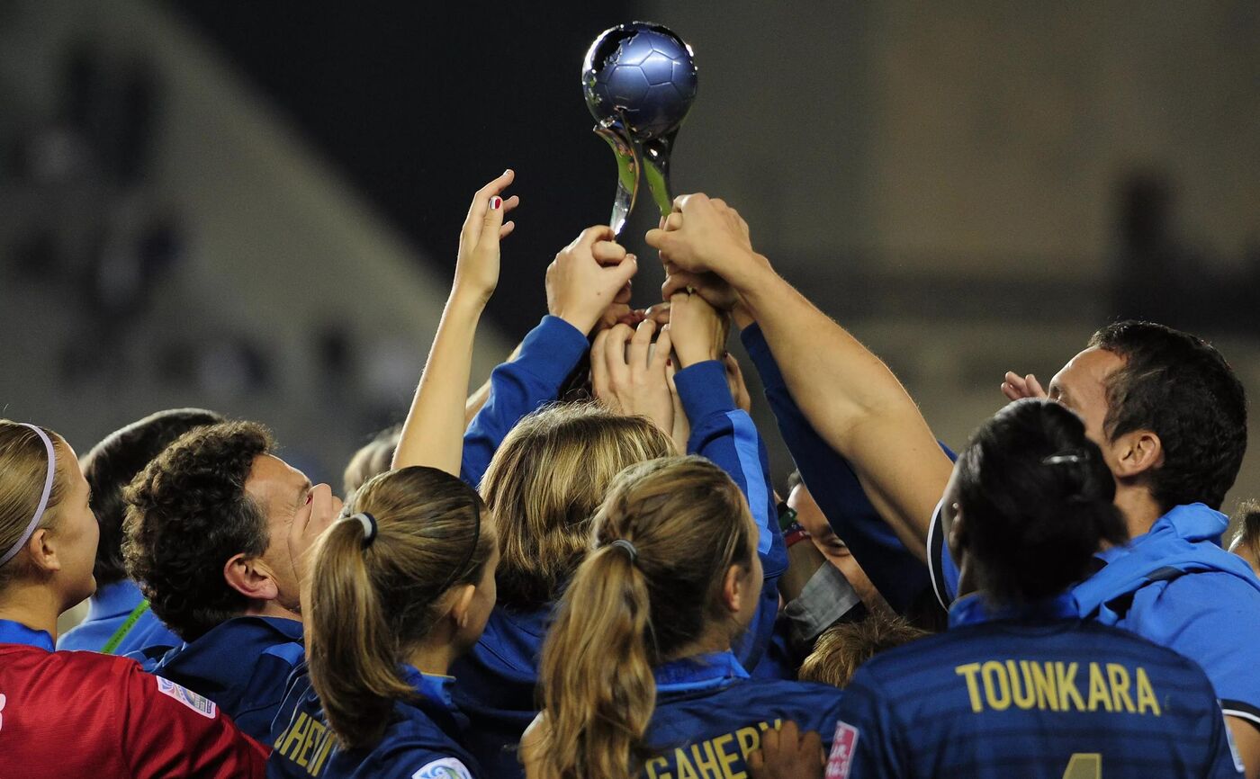 França comemora, na Copa do Mundo Feminina da FIFA, em 2012.