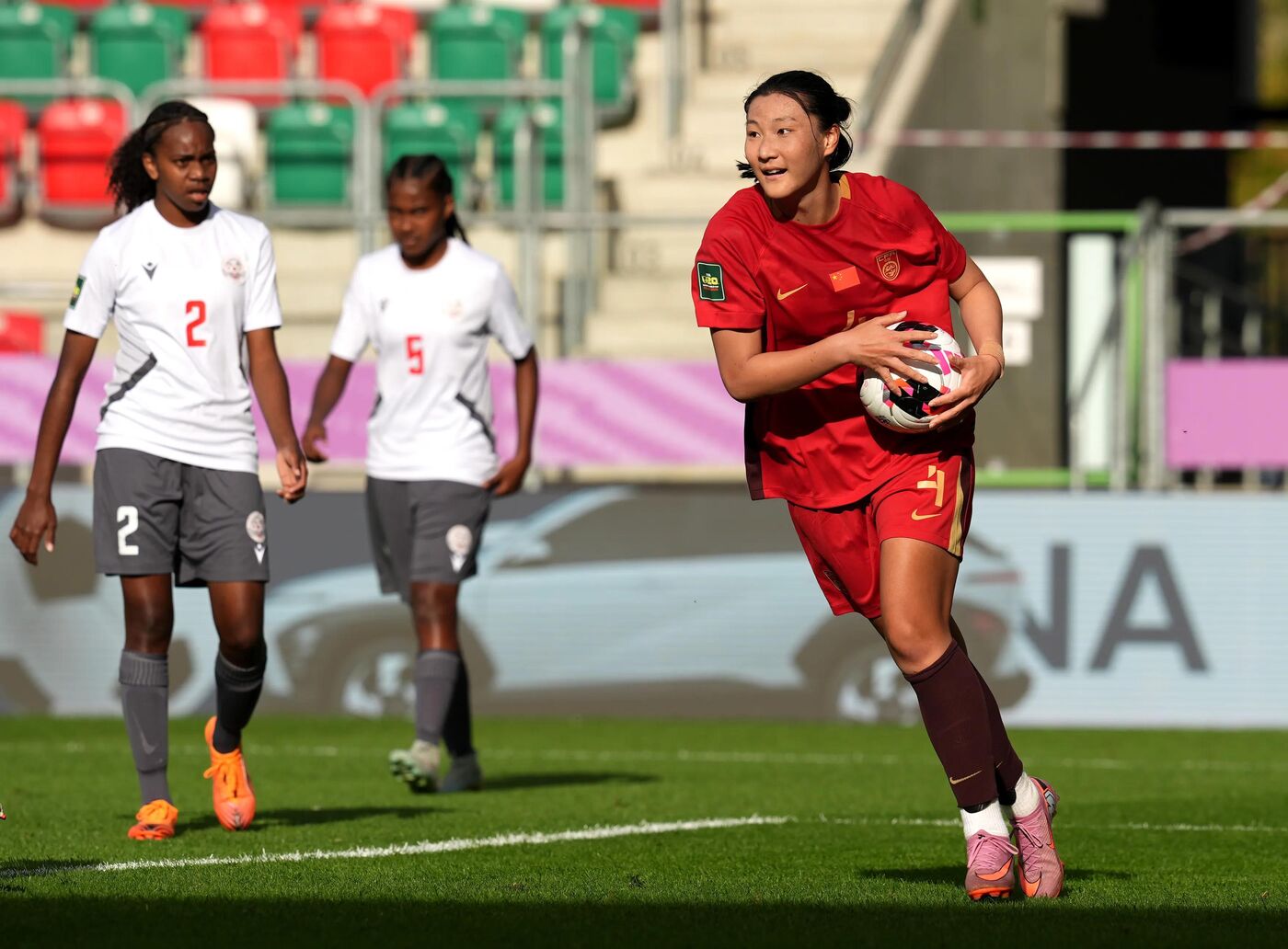 Huang Jiaxin, defensora ofensiva da seleção Sub-20 da China.
