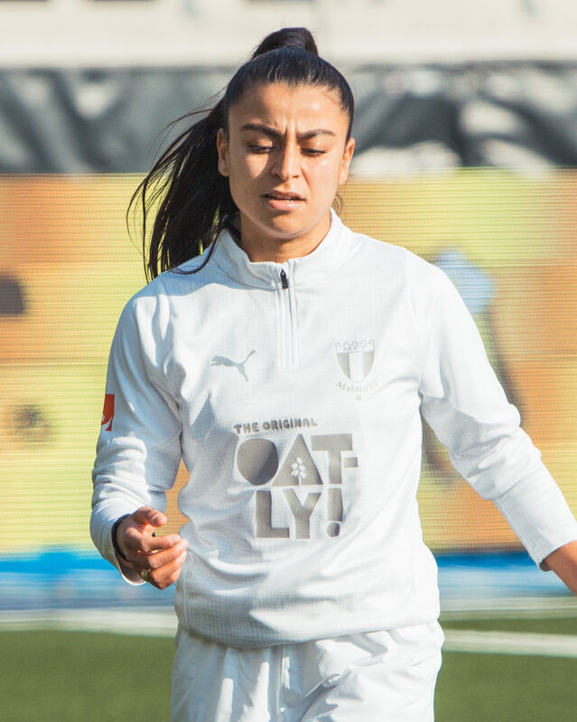 Inès Belloumou