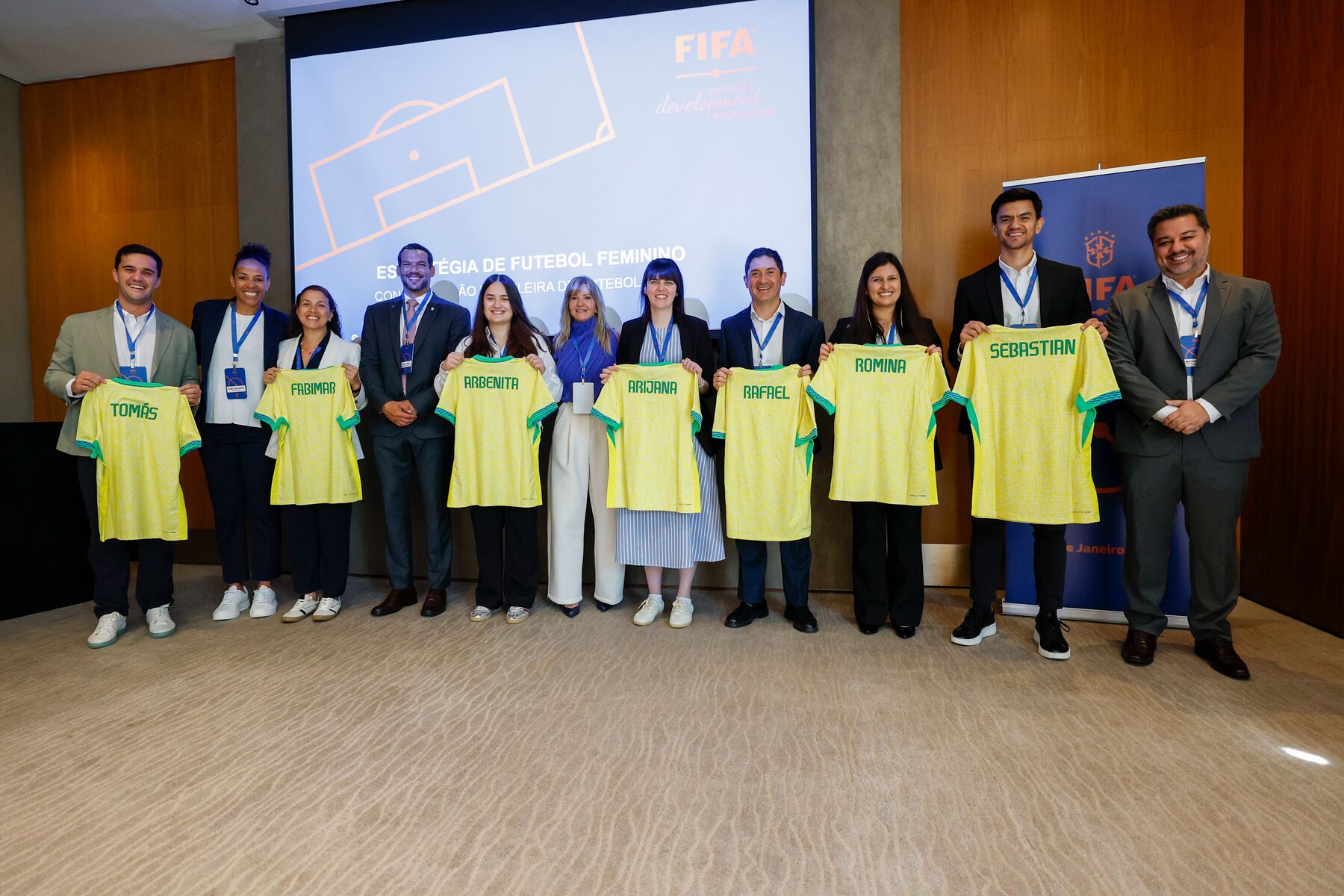Integrantes da FIFA e CBF em workshop, no Rio de Janeiro, para construção da Estratégia do Futebol Feminino