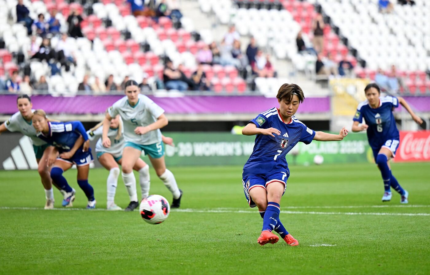 Japão, pela Copa do Mundo Feminina Sub-20.