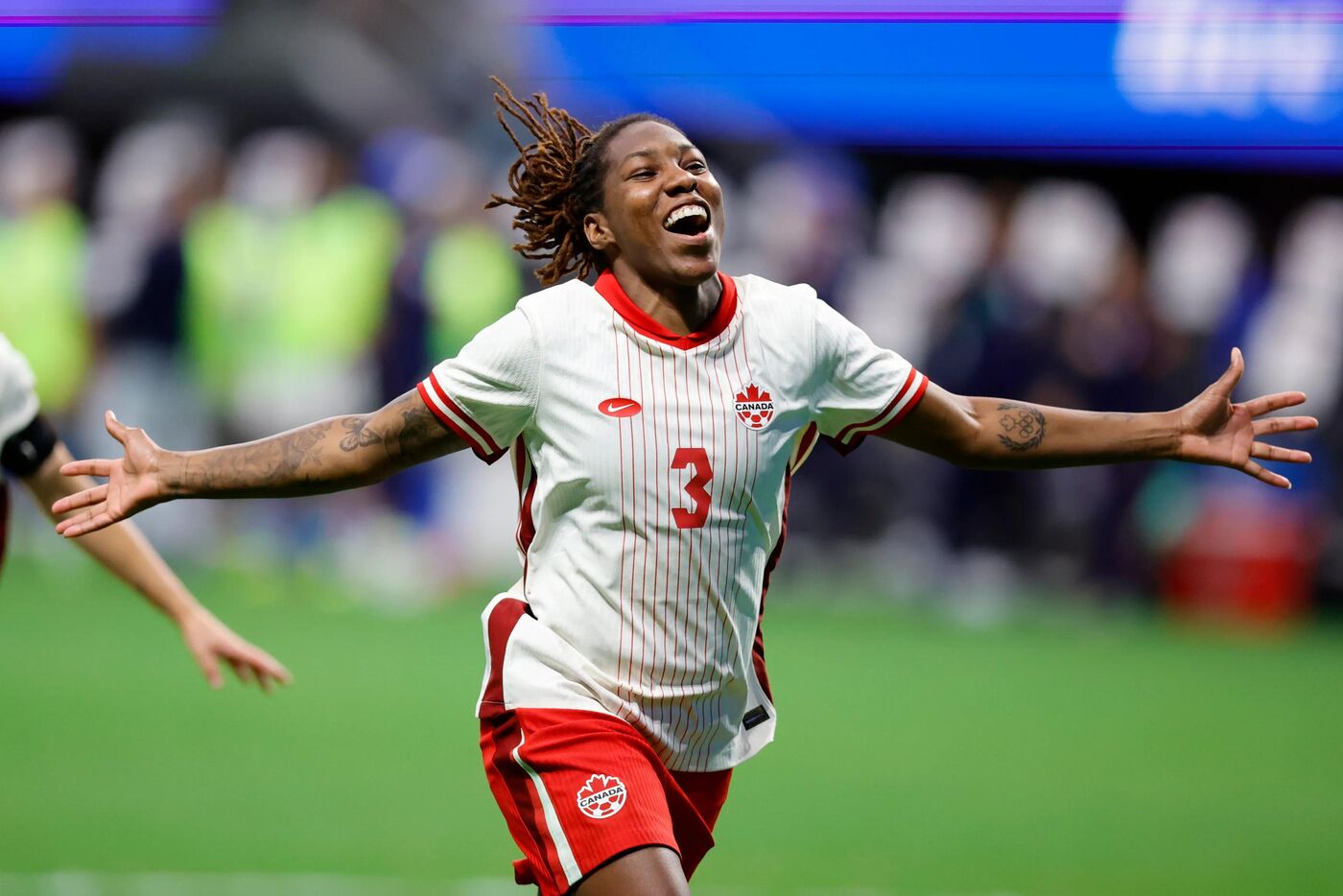 A defensora Kadeisha Buchanan comemora durante partida da Seleção Feminina do Canadá.