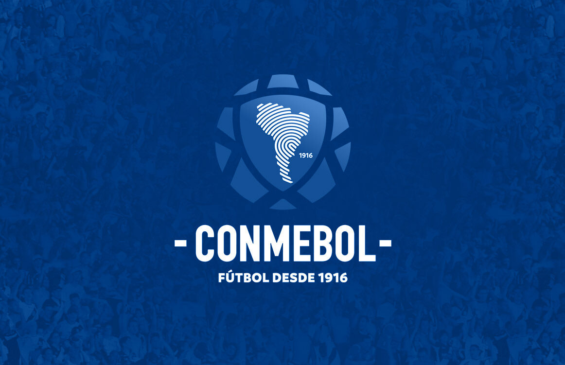 Logo oficial da CONMEBOL (Confederação Sul-Americana de Futebol), exibindo o mapa da América do Sul estilizado em formato de impressão digital dentro de uma bola de futebol, acompanhado do slogan "Fútbol desde 1916".