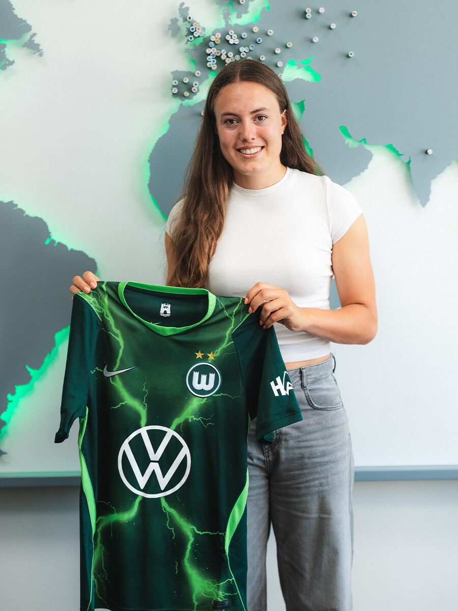 A atacante alemã Mara Alber durante sua apresentação no VfL Wolfsburg