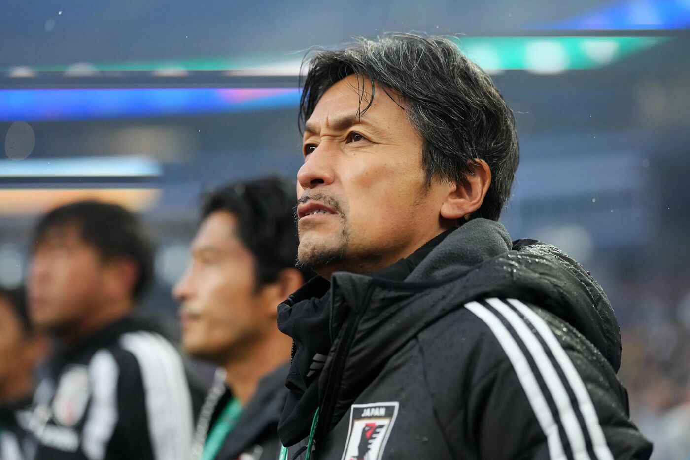 Michihisa Kano, técnico do Japão, observa antes do amistoso internacional entre Estados Unidos e Japão, no Lumen Field, em Seattle.