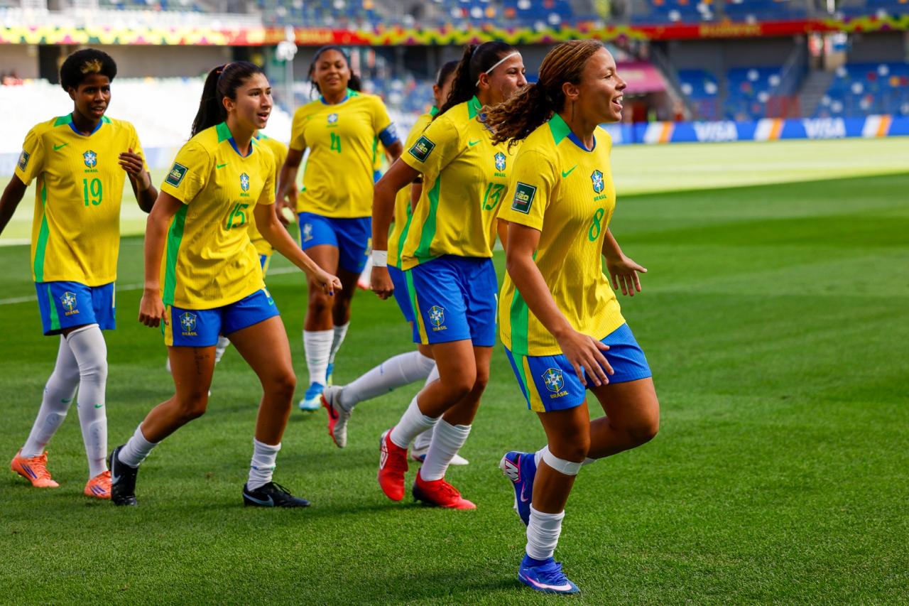 Nogueira faz primeiro gol do Brasil contra o Canadá na Copa do Mundo Feminina Sub-20