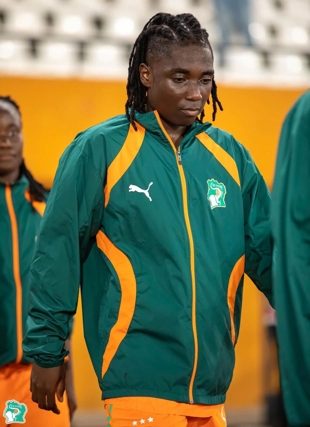 Rosemonde Kouassi, da Costa do Marfim, entra em campo.