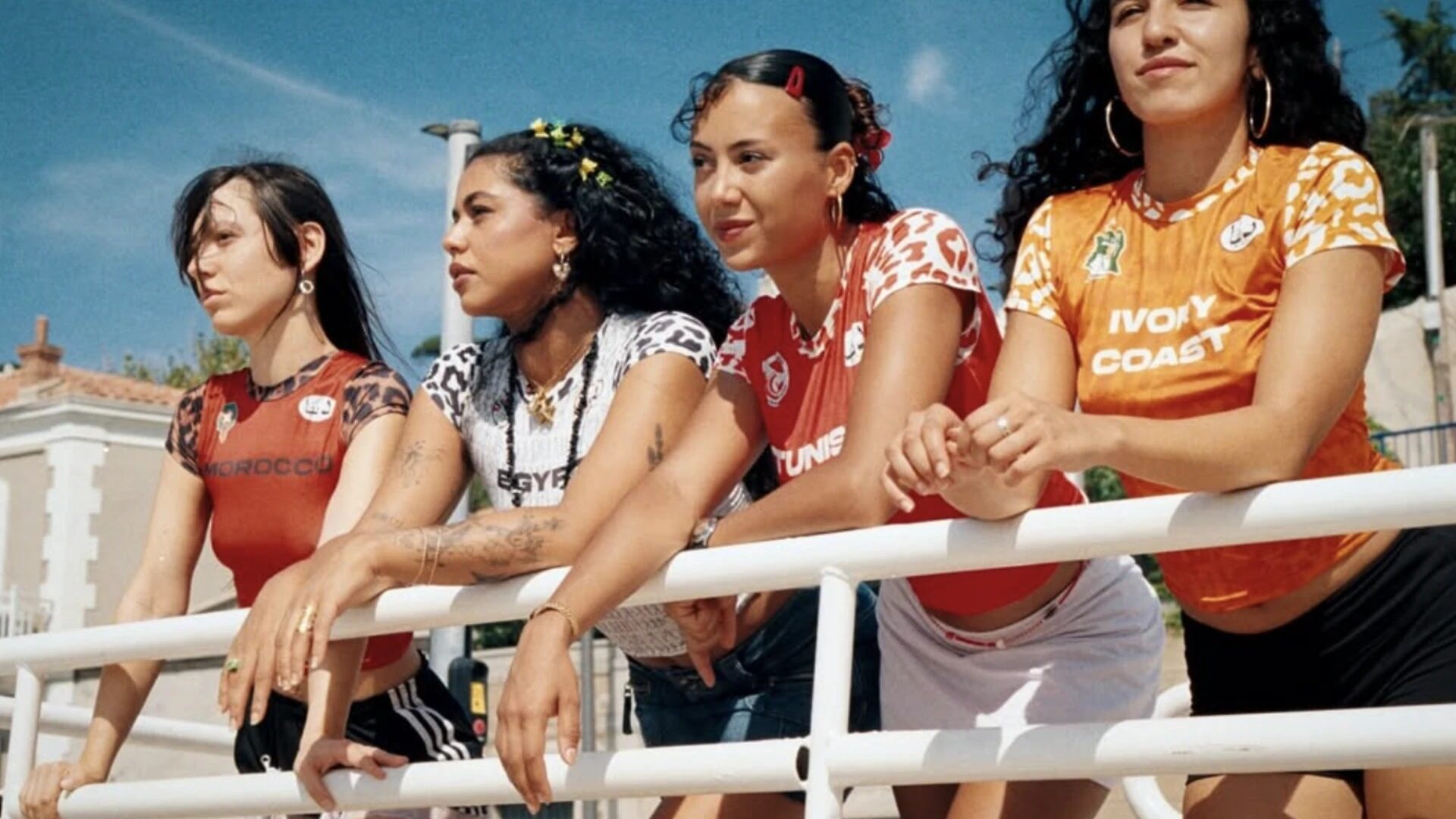 Da rua pro topo. A ISISDÜNYA ressignificando o sportswear com identidade, pertencimento e estilo.