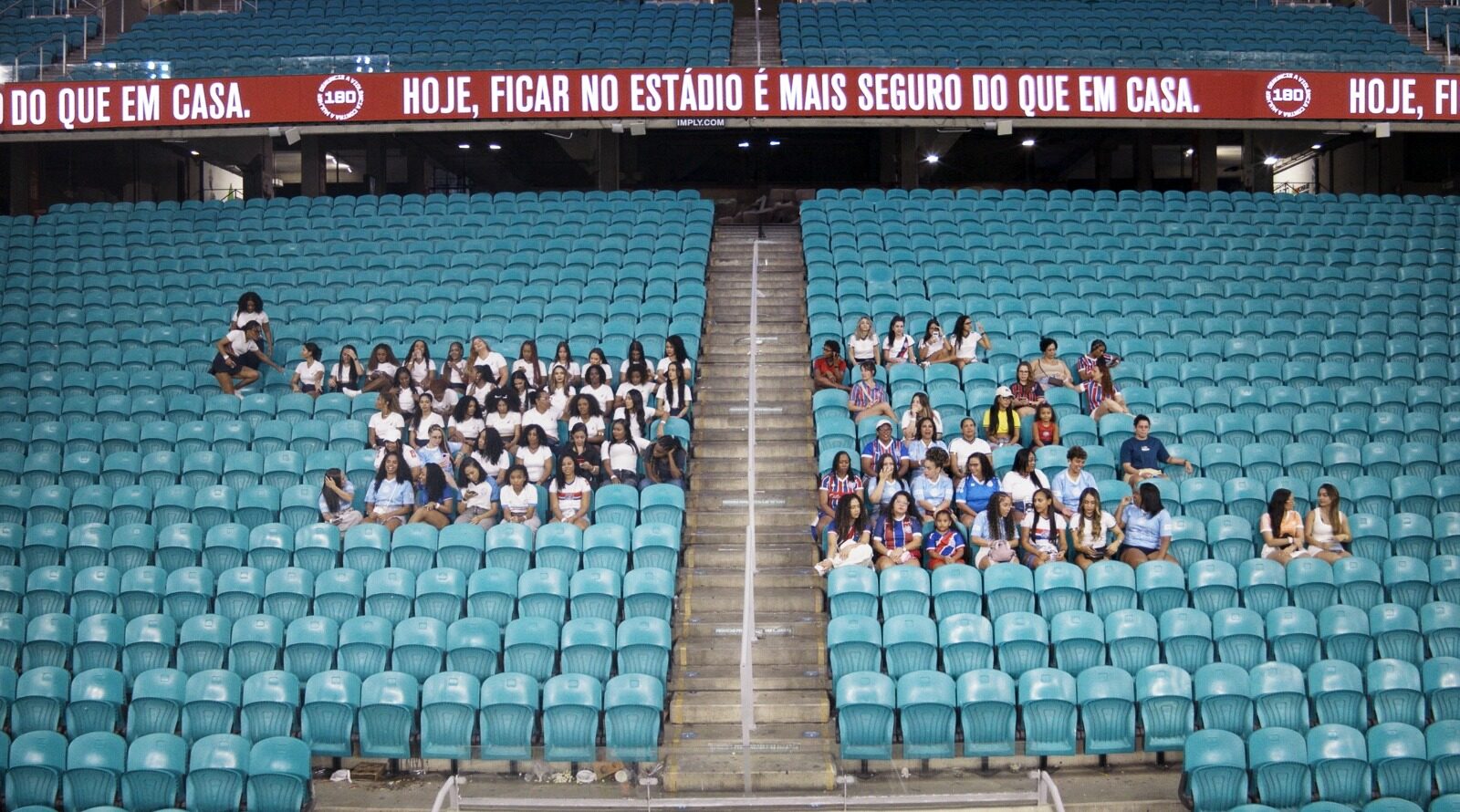 Torcedoras protestam contra violência doméstica