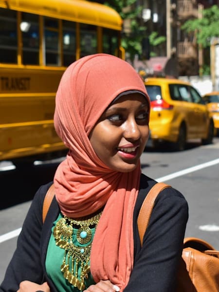 Zaynab Abdi, uma das protagonistas da série