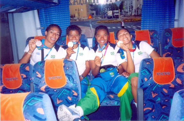As jogadoras com a prata de Atenas, 2004