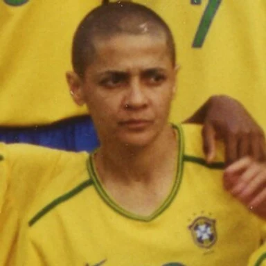 A jogadora Sissi com a camisa da seleção brasileira