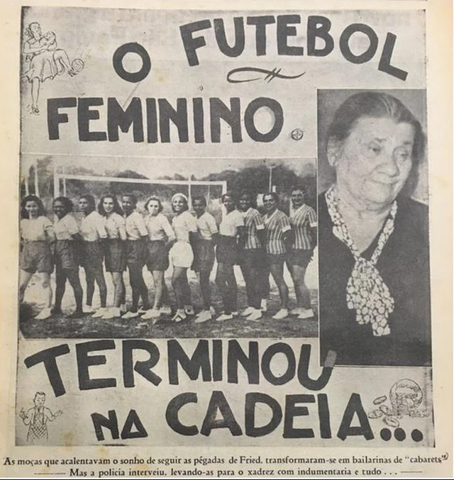Página de revista com a manchete O futebol feminino terminou na cadeia, o time de jogadoras perfilado no campo e o retrato de dona Carlota ao lado
