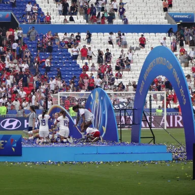 A seleção americana no pódio em Lyon, 2019