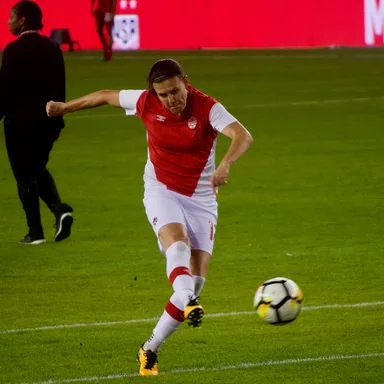 Christine Sinclair, capitã do Canadá