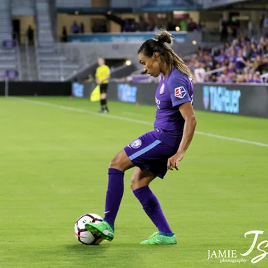Marta em campo com a camisa do Orlando Pride, em 2018