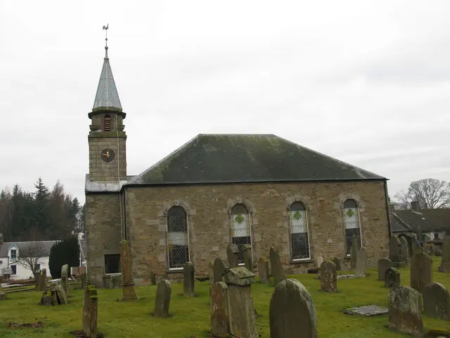 Igreja de Carstairs e seu entorno, em janeiro de 2011. A menção ao futebol em 1628 veio do ministro dessa paróquia; o edifício atual é posterior ao registro.