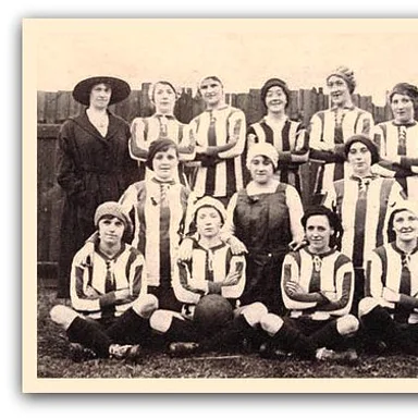 O Dick, Kerr Ladies em 1917, com Grace Sibbert